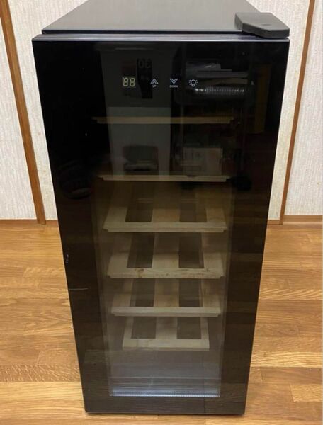 ジャンク品。ワインクーラー ワインセラー 12本収納