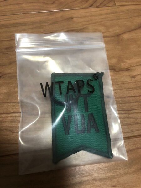 wtaps 布ロゴ刺繍キーホルダー オリーブ色