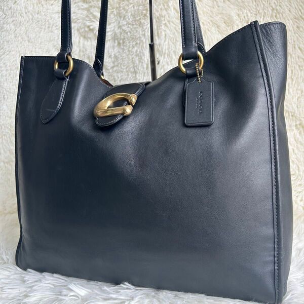 美品 COACH コーチ トートバッグ 肩掛け ウィロウ テオ レザー C金具 チャーム 大容量 A4可 ビジネス 黒 ブラック