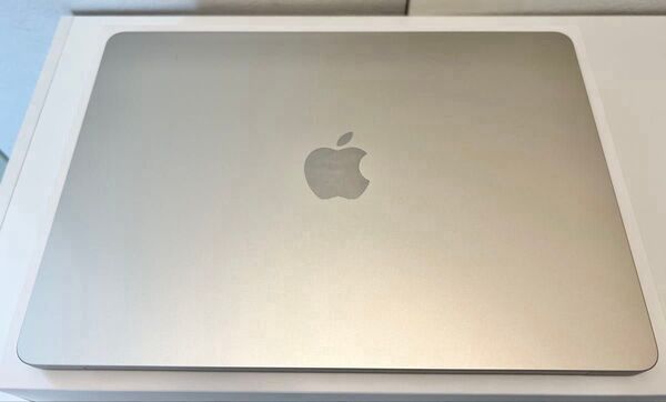 13インチ MacBook Air M2 8コアCPU 10コアGPU メモリ16GB SSD 1TB スターライト