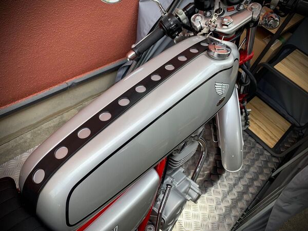 DREAM50 ドリーム50 ホンダドリーム50 タンクベルト 穴あき風シート CR110風