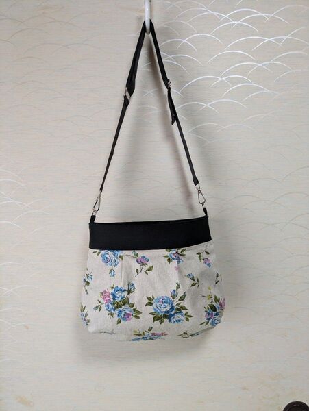 ハンドメイド タックショルダーバッグ 綿麻薔薇柄