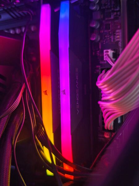 CORSAIR VENGEANCE RGB PRO SL DDR5メモリ 32GB (16GB×2枚)