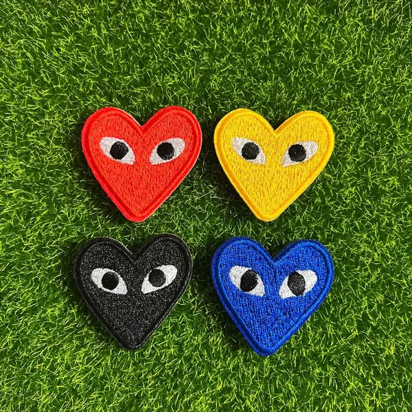 ブルー、イエロー、レッド、ブラック ハート 黄色 青 赤 黒 刺繍ワッペン 4枚セット ハート型刺繍ワッペン