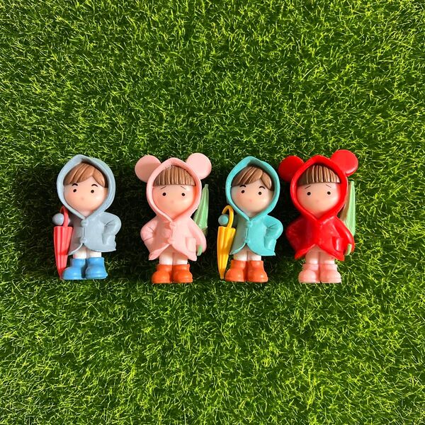 傘持ってる人形4個 ミニチュア カップル 置物 フィギュア ドールハウス 箱庭 フィギュア セット