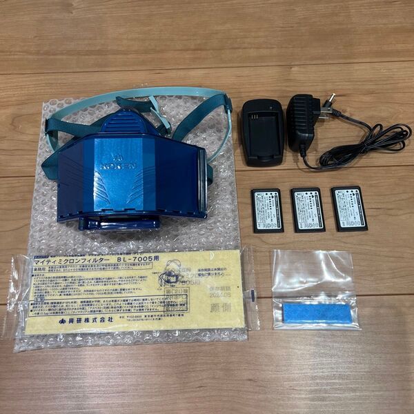 電動ファン付き呼吸用保護具 サカヰ式 BL-7005 バッテリー3つ 充電器付き 電動防塵マスク