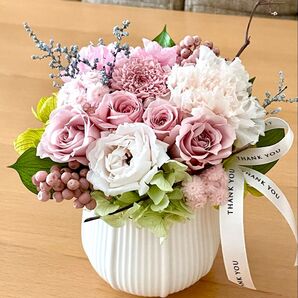 **.ふんわり優しい彩りのピンクローズアレンジ..°**.ケース付 贈り物