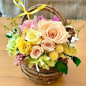 **..happy day..*°..おひさま色のバスケットアレンジ プリザーブドフラワー