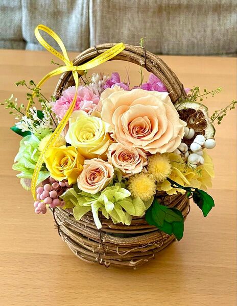 **..happy day..*°..おひさま色のバスケットアレンジ お花の贈り物 プリザーブドフラワー