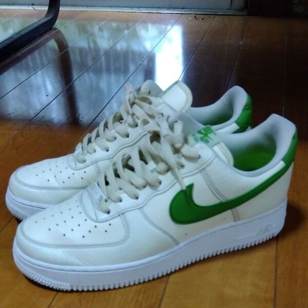 NIKE AIR FORCE 1 07 LV8 ホワイト/グリーン 27.5cm