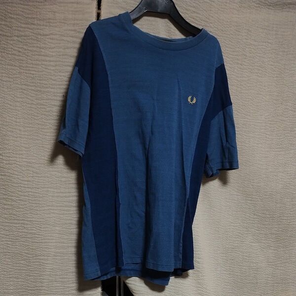 『FRED PERRY』 刺繍ロゴ 半袖Tシャツ インディゴ Size M