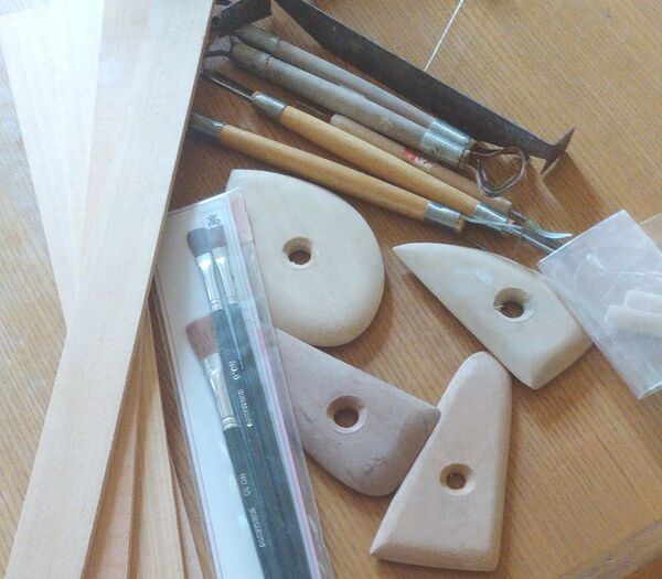 陶芸道具類、木工ツール まとめ売り ヘラ、木片、筆セット