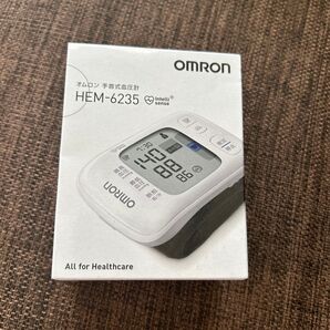 オムロン 手首式 血圧計 ホワイト HEM-6235