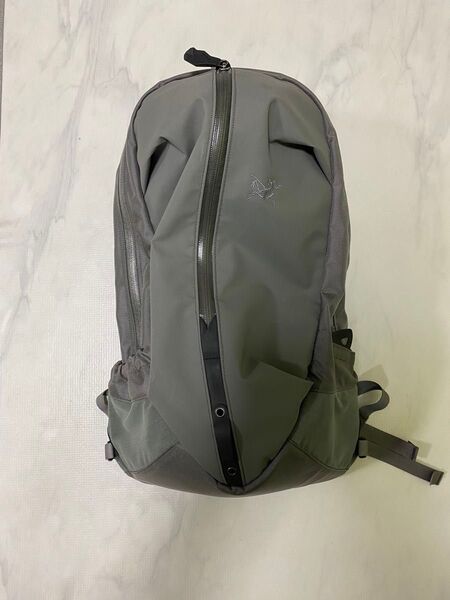 アークテリクス ARC'TERYX アロー22 Arro22 グレー