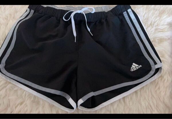 【美品】adidas 黒 ショートパンツ アディダス ハーフパンツ M ブラック