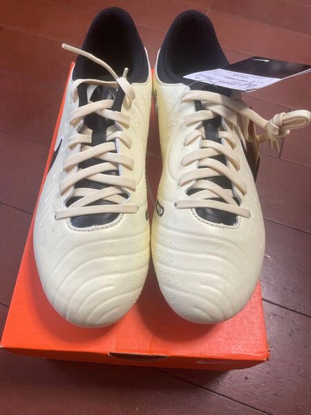 ●新品 Nike Tiempos サッカーシューズ 23.5cm スパイク