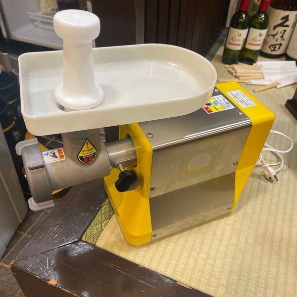ボニー BONNY キッチンミンサー BK-220 (家庭用電動式挽肉機)20分で20~30kgのミンチ肉を作り出す