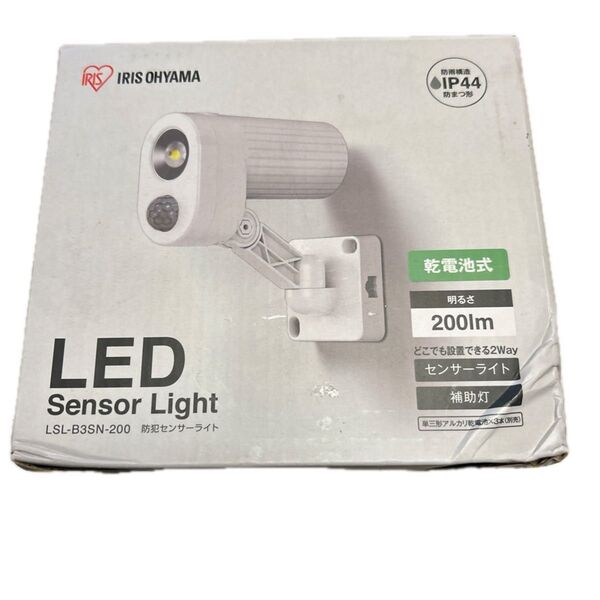 アイリスオーヤマ 乾電池式 LED人感センサーライト 防水仕様 明るさ200ルーメン LSL-B3SN-200