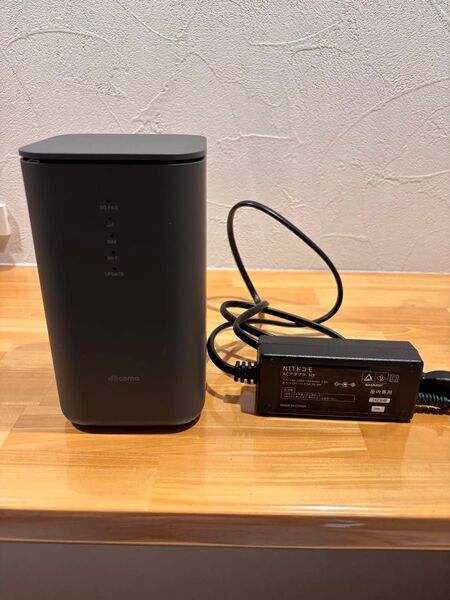 ドコモ ホームルーター 5G home Wi-Fi 一年使用 美品