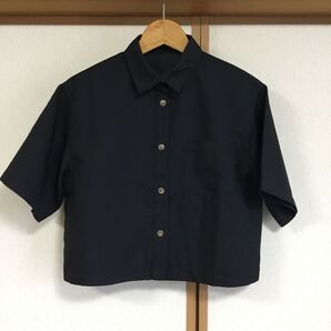 黒の半袖シャツ GU