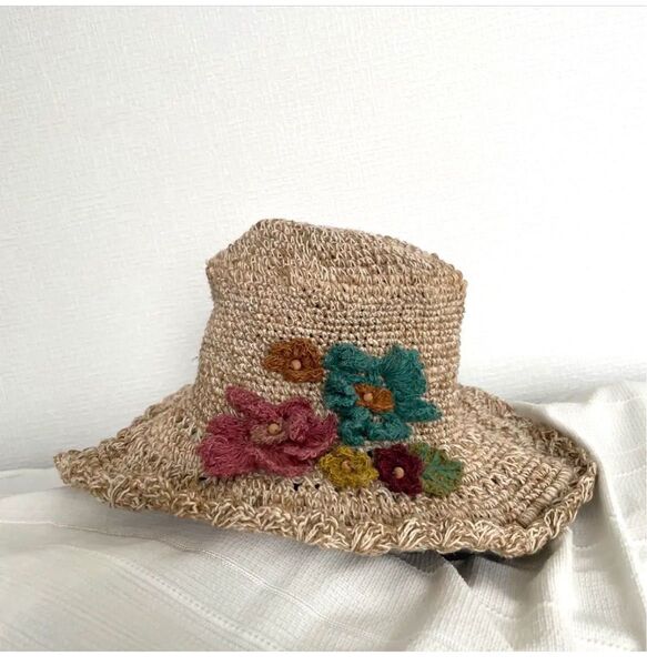 花刺繍付き麦わら帽子 ナチュラルテイスト 民族系 ワイヤー入り 帽子