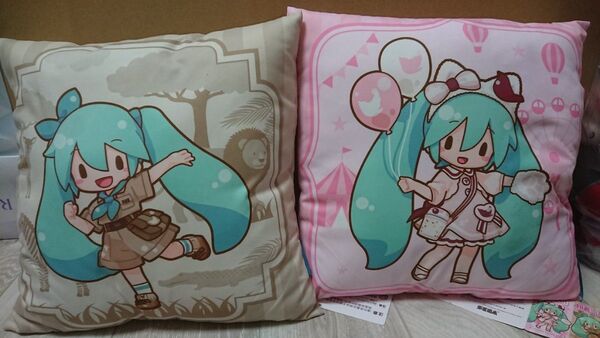 初音ミク ふわぷち プラチナザッカクッション お出かけシリーズver. 2種