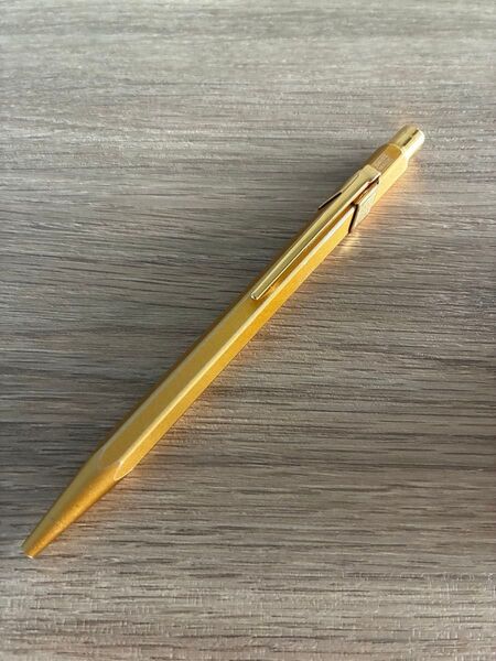 【CARAN d'ACHE】 849ゴールド ボールペン 替芯付き 中古品