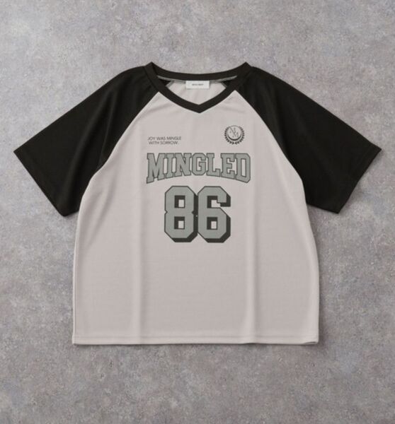 ◆新品、未使用◆ ゲームデザインラグランメッシュVネック 半袖 Tシャツ グレー
