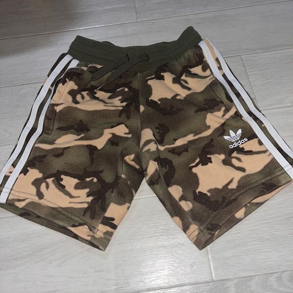 キッズ adidas 迷彩柄 黄色 ハーフパンツ2セット