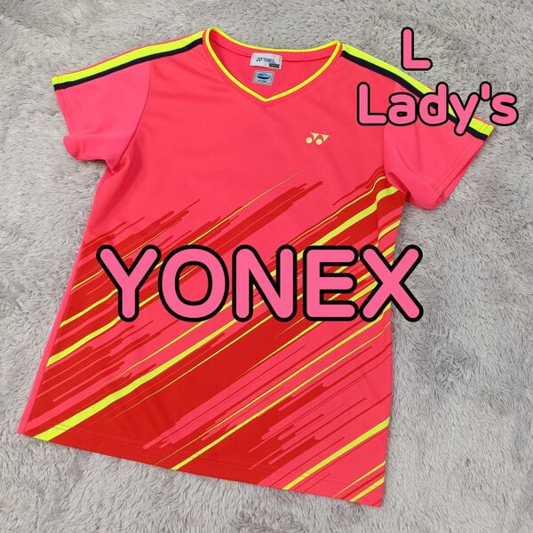 美品★ YONEX ヨネックス バドミントン ウェア 半袖 Vネック プラクティスシャツ ピンク色×赤×黄色 レディース Lサイズ