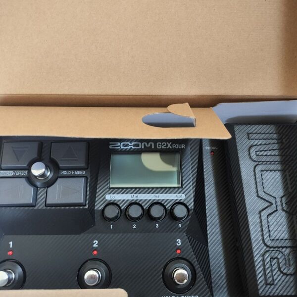かなり綺麗です!ZOOM G2X FOUR ズーム マルチエフェクター ギター
