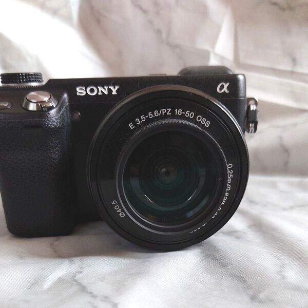 SONY ミラーレス一眼カメラ NEX-6レンズ付き ※おまけの解説本付き