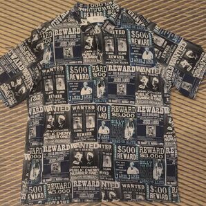 AZUL by moussy オープンカラーシャツ WANTED ポスター柄