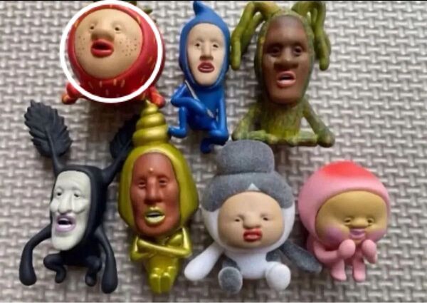 こびとづかん おすわりマスコット 2 ガチャガチャ フィギュア イチゴクレナイ
