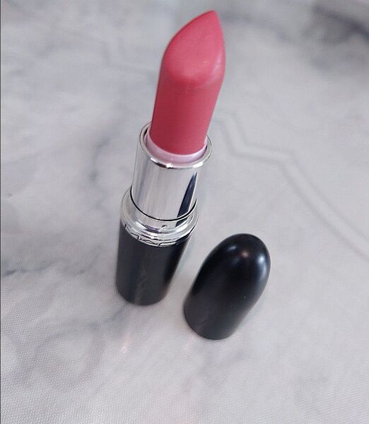 MAC マキシマル シルキー マット リップスティック / 666 &ファンデーション(サンプルサイズ)のおまけ付けます