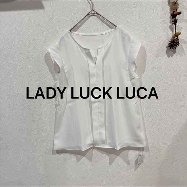 LADY LUCK LUCA 白のノースリーブ トップス ブラウス