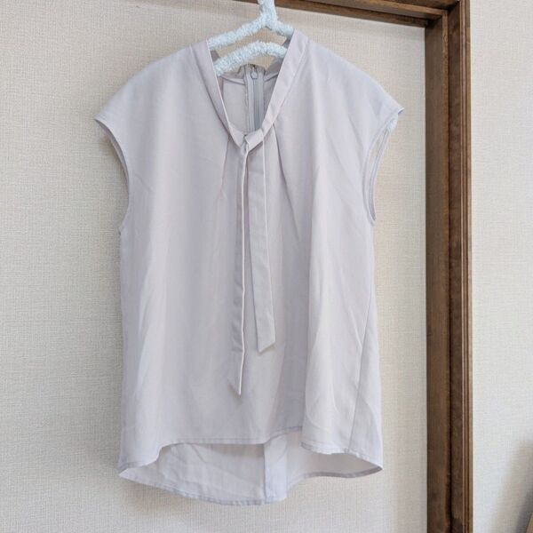 【B:MING by BEAMS】ボウタイノースリーブシャツ/ライトグレー ブラウス ノースリーブ フロントボタン