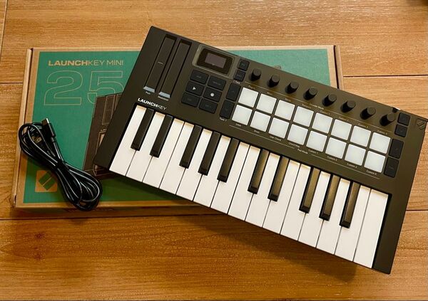 NOVATION Launchkey Mini 25 Mk4(ノベーション)(ラウンチキー) 25鍵盤ミニ・MIDIキーボード