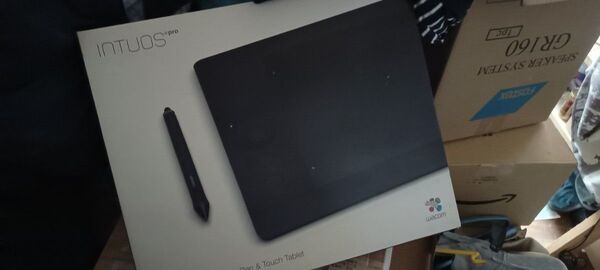 ワコム ペンタブレット intuos Pro Mサイズ pth-651 本体のみ Mサイズ