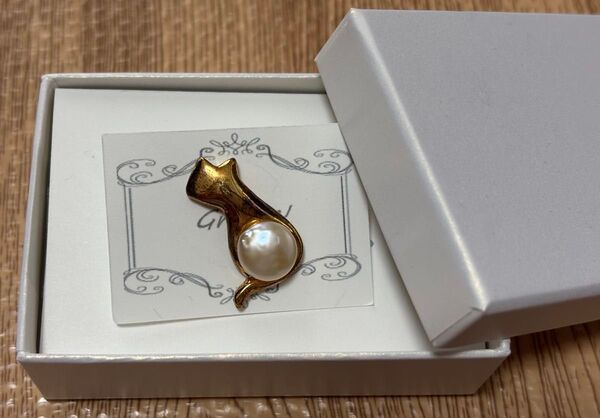 【新品未使用】淡水パール 猫 ブローチ シルバー925 箱・説明書付き Cat ブローチ 真珠