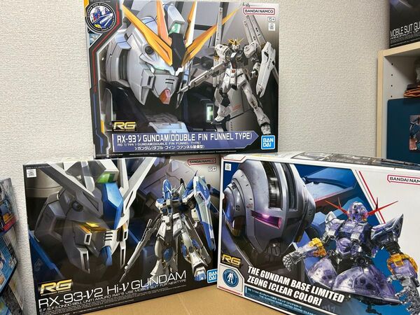 新品★RGHi-νガンダム+RGガンダムベース限定ジオング(クリア)+RG1/144νガンダム(ダブルフィンファンネル装備型)