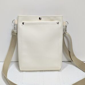 クリームホワイトのお散歩ショルダーサコッシュバッグ★ハンドメイド★フェイクレザー