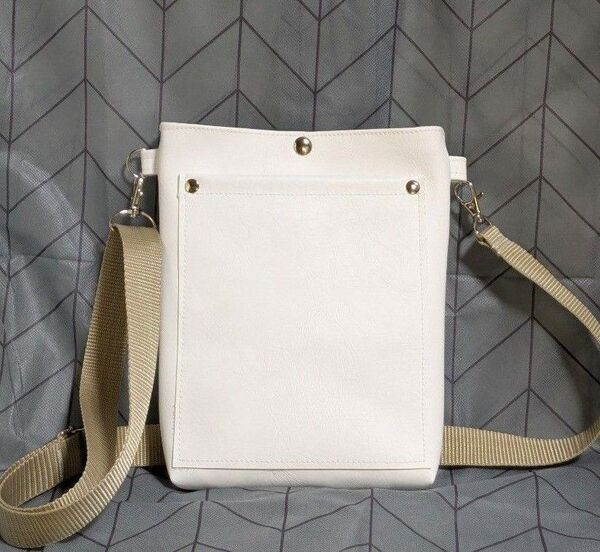 夏カラーでお散歩ショルダーサコッシュバッグ★ハンドメイド★フェイクレザー