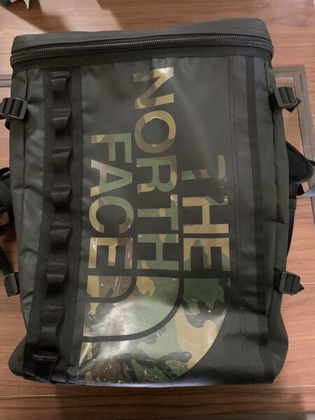 THE NORTH FACE ノースフェイス リュック ヒューズボックス バックパック 黒 迷彩 ウッドランドカモ 限定デザイン