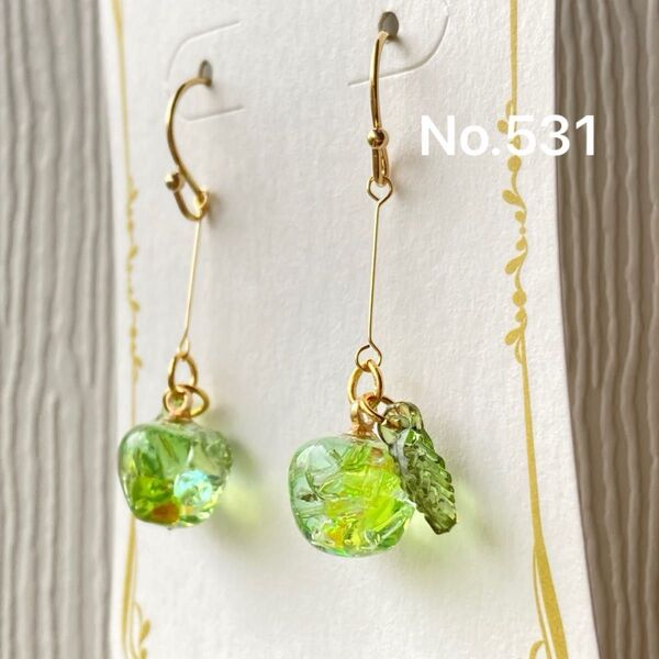 No.531 レジン ハンドメイド ピアス ハンドメイドアクセサリー スワロフスキー キラキラ 揺れる 青リンゴ りんご