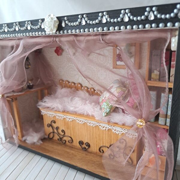 215 ミニチュアベッドルーム 姫系 ドールハウス ハンドメイド