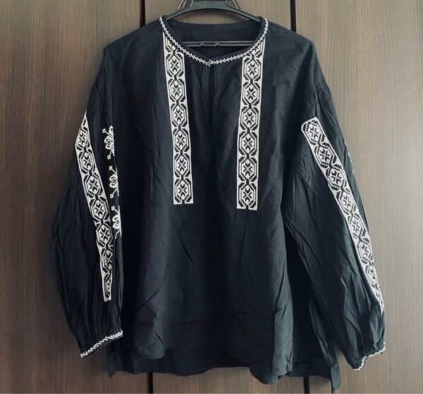 アズールバイマウジー 刺繍入り ブラウス コットン100%