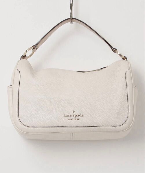 〔kate spade new york〕ハンドバッグ オフホワイト レザー 本革使用 フォーマル シボ加工