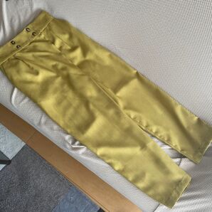 テチチ カラシ色 パンツ