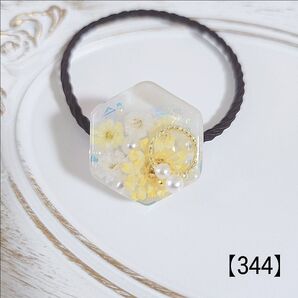 【344】レジンヘアゴム ハンドメイド かすみ草 マトリカリア 大人かわいい オフィス